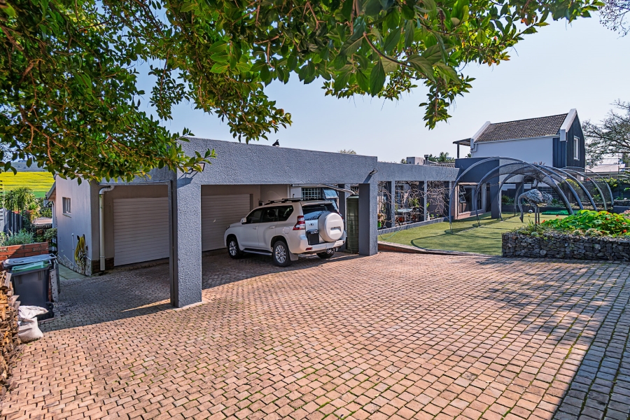 6 Bedroom Property for Sale in Kenridge Heights Western Cape